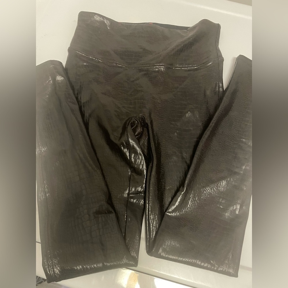 SPANX Faux embossed Leather Jogger Pants | Black | Size M